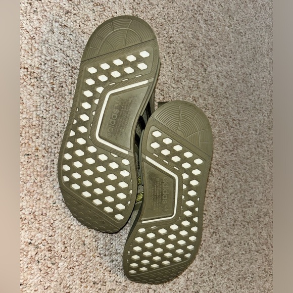 ADIDAS NMD_R1 ORBIT GREEN VELVET GOLD - Picture 7 of 7